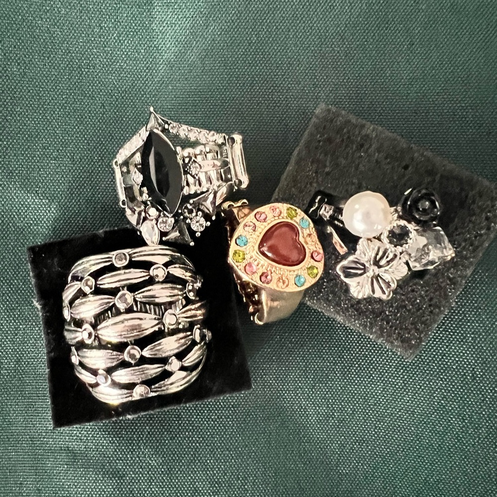 Paparazzi Rings. 4 included in this bundle. Purchased recently and not worn.